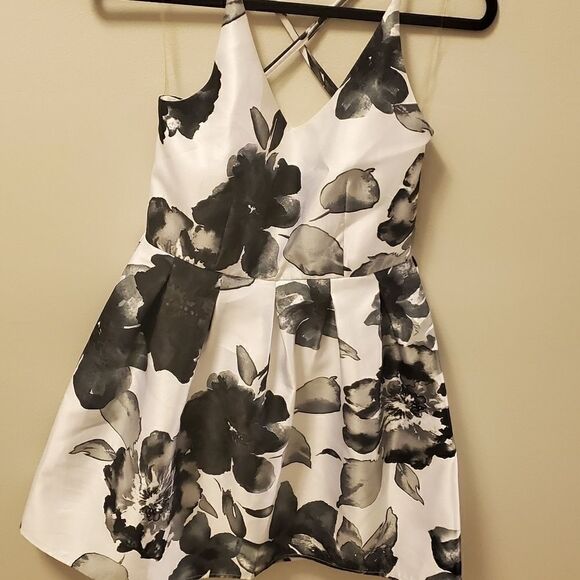 Juniors size 5 Crystal Doll dress - Picture 1 of 8
